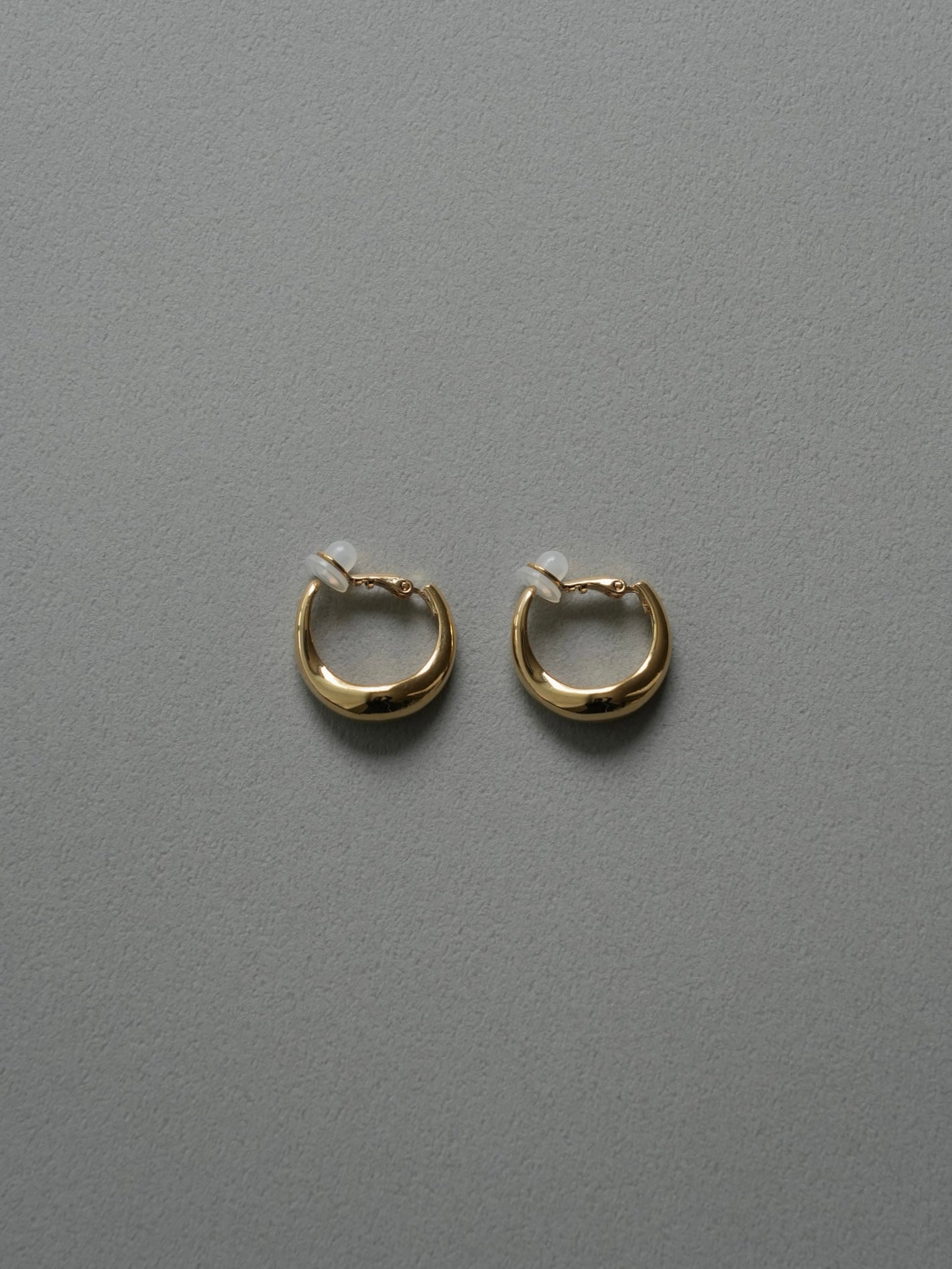 plump curve earring