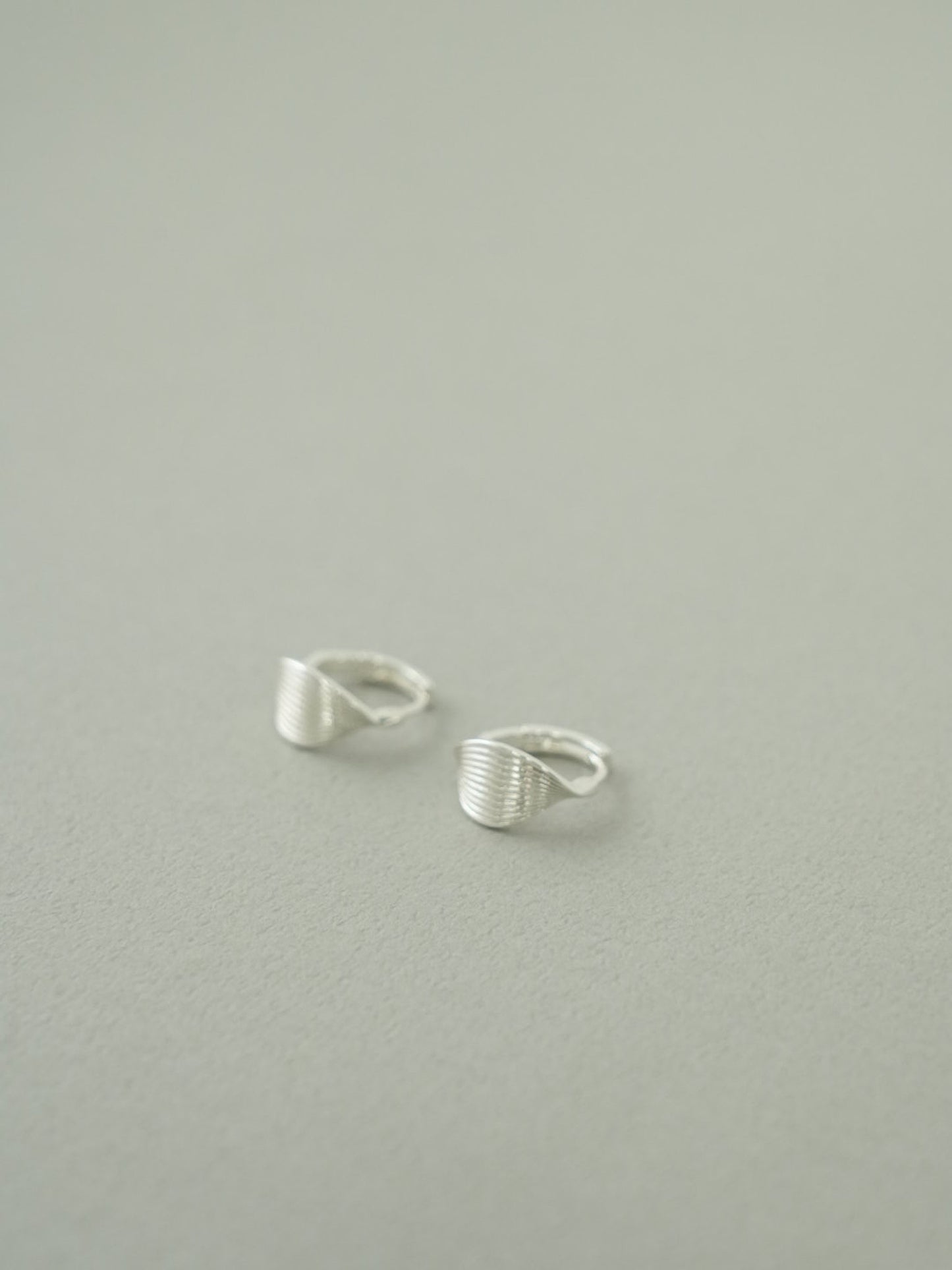 curve stripe pierce