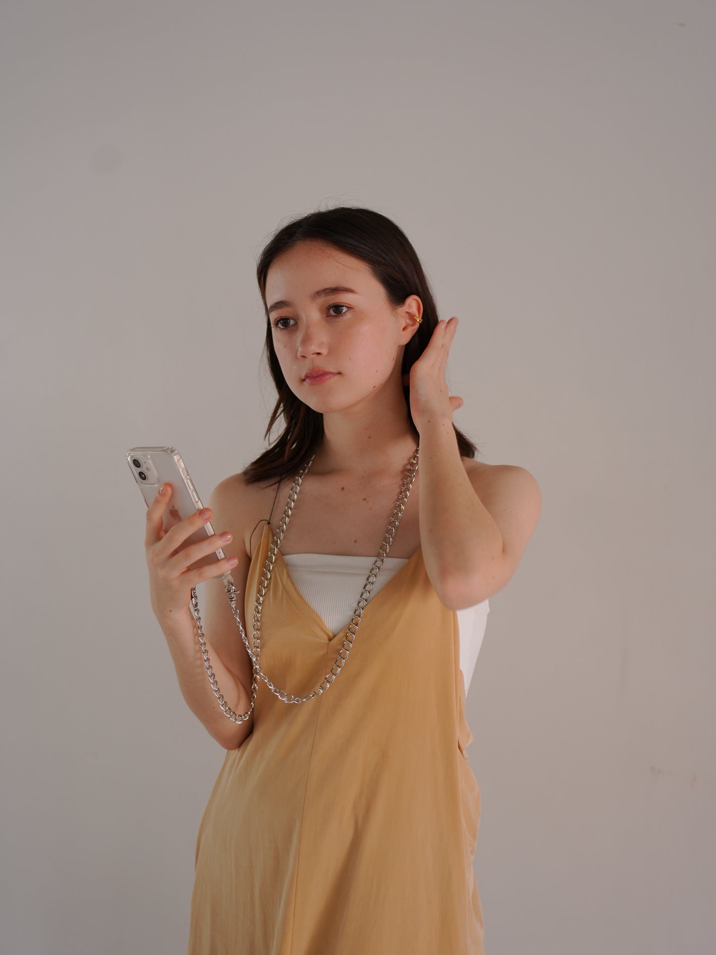 yuna smartphone shoulder - oro -