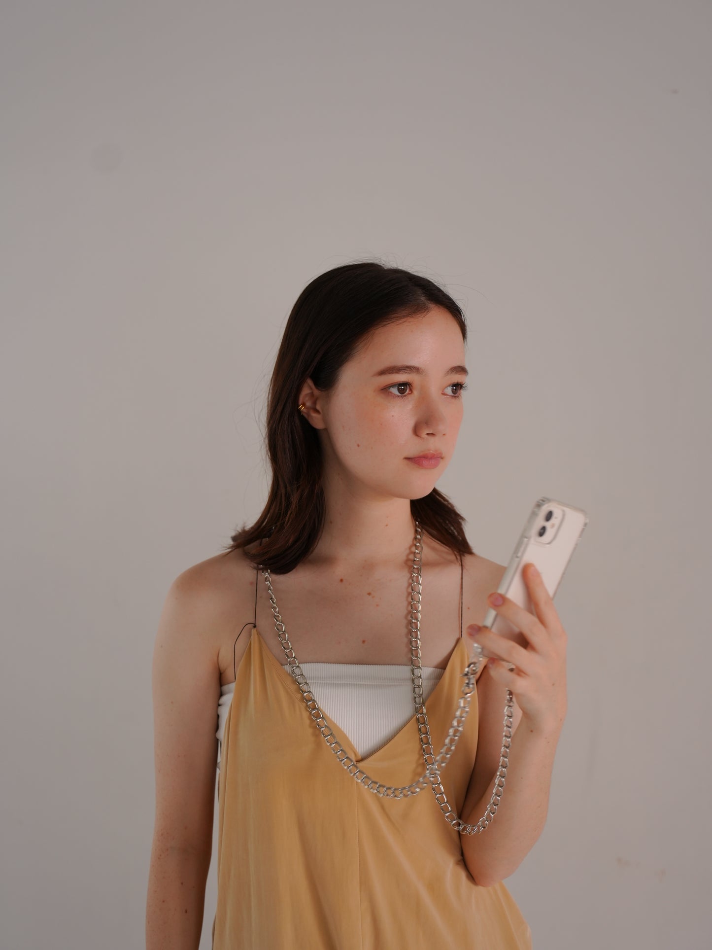 yuna smartphone shoulder - oro -