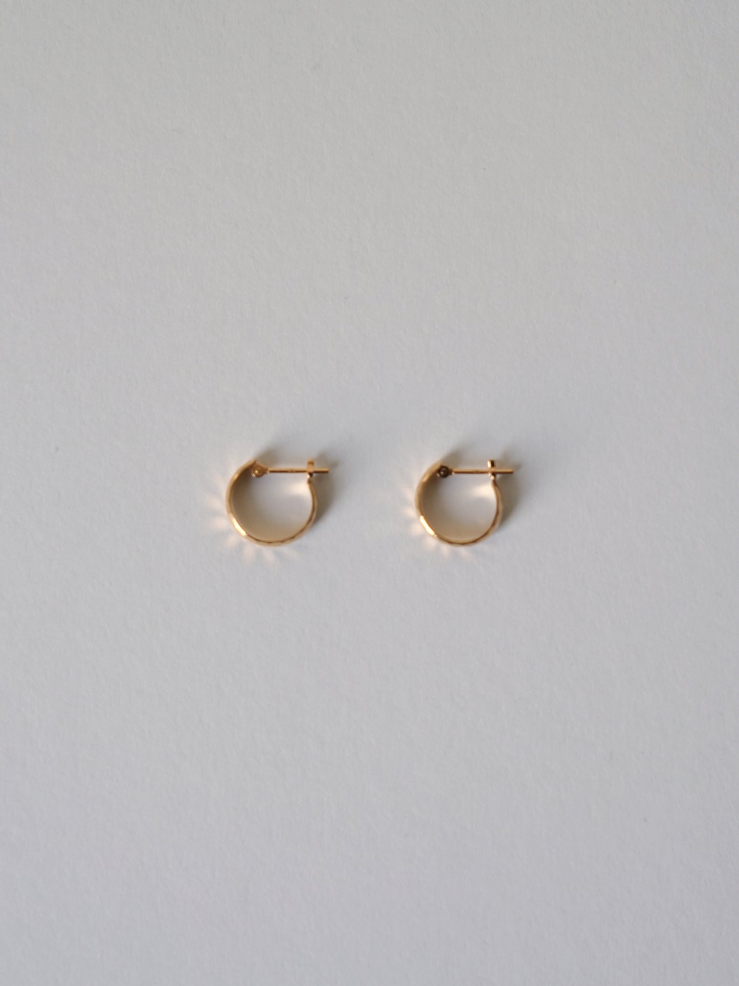 mirror hoop pierce / k18