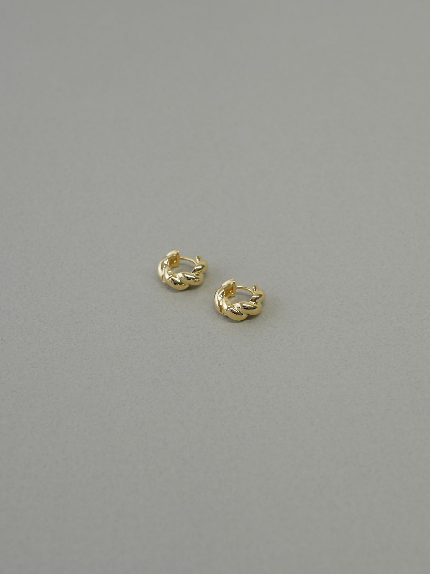 twist hoop pirece