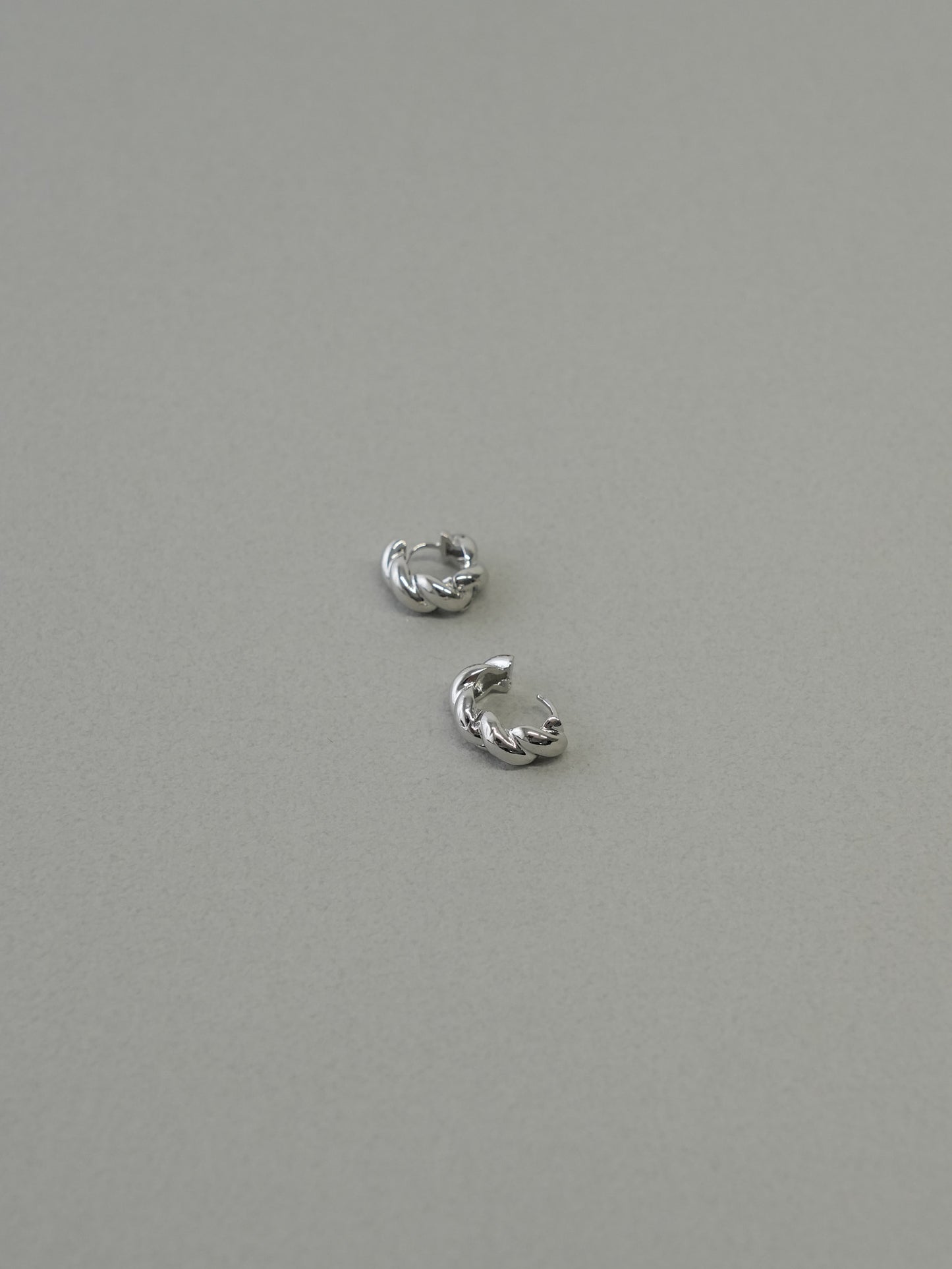 twist hoop pirece
