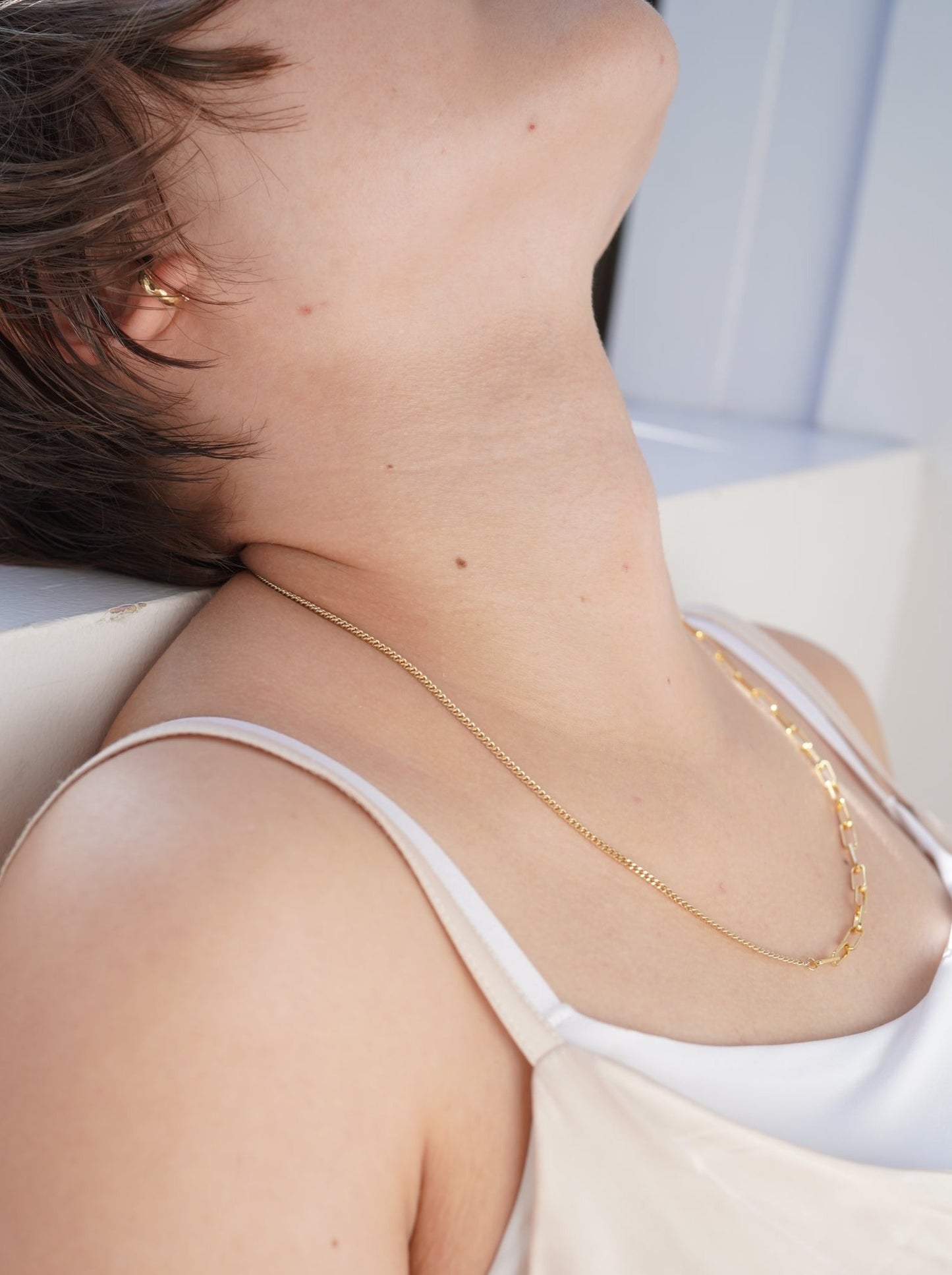 shine through necklace (curve)