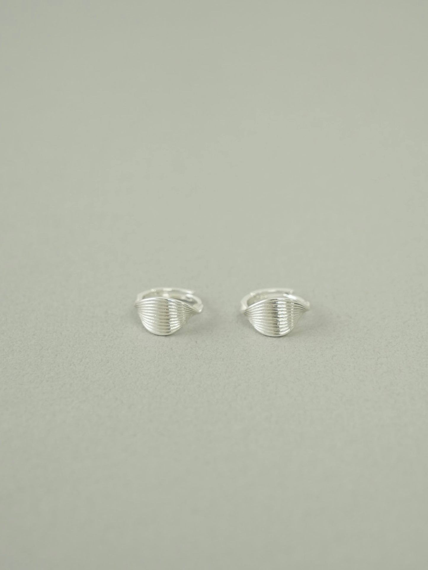 curve stripe pierce