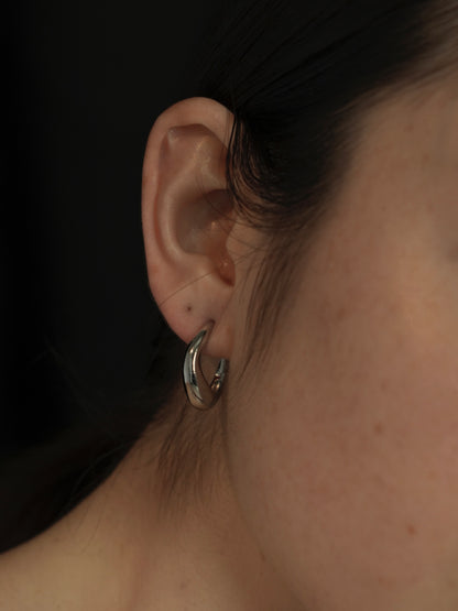 plump curve earring