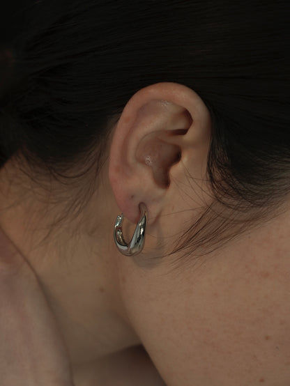 plump curve earring