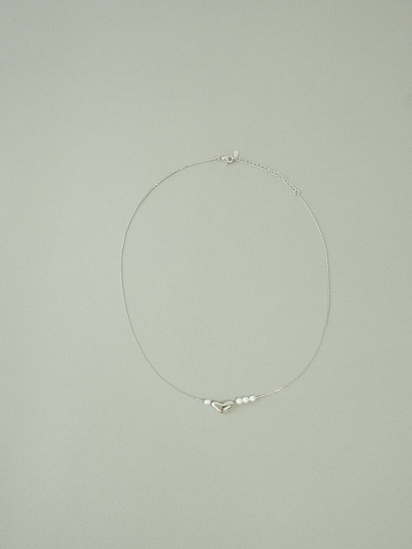 heart line pearl necklace