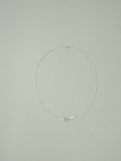 heart line pearl necklace
