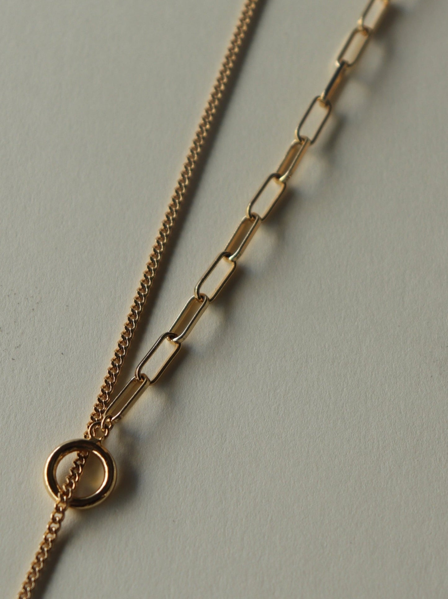 shine through necklace (curve)